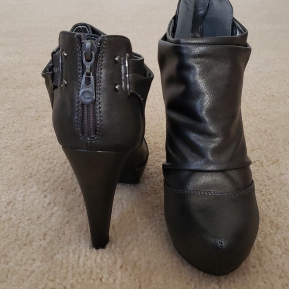 NWT! G by Guess Taylah Pewter Ankle Bootie (9) - Picture 2 of 7